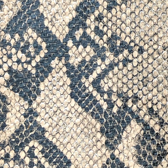 URBAN EXPRESSIONS CLUTCH - Picture 3 of 4